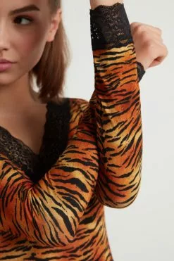 Tezenis V Neck Long Sleeve Top With Lace 8 Tezenis V Neck Long Sleeve Top With Lace -Outlet Tops Store 1ML17DT303V DT1W